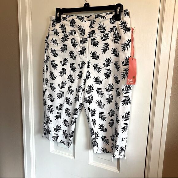 Hearts of Palm Capri Shorts - Picture 2 of 9